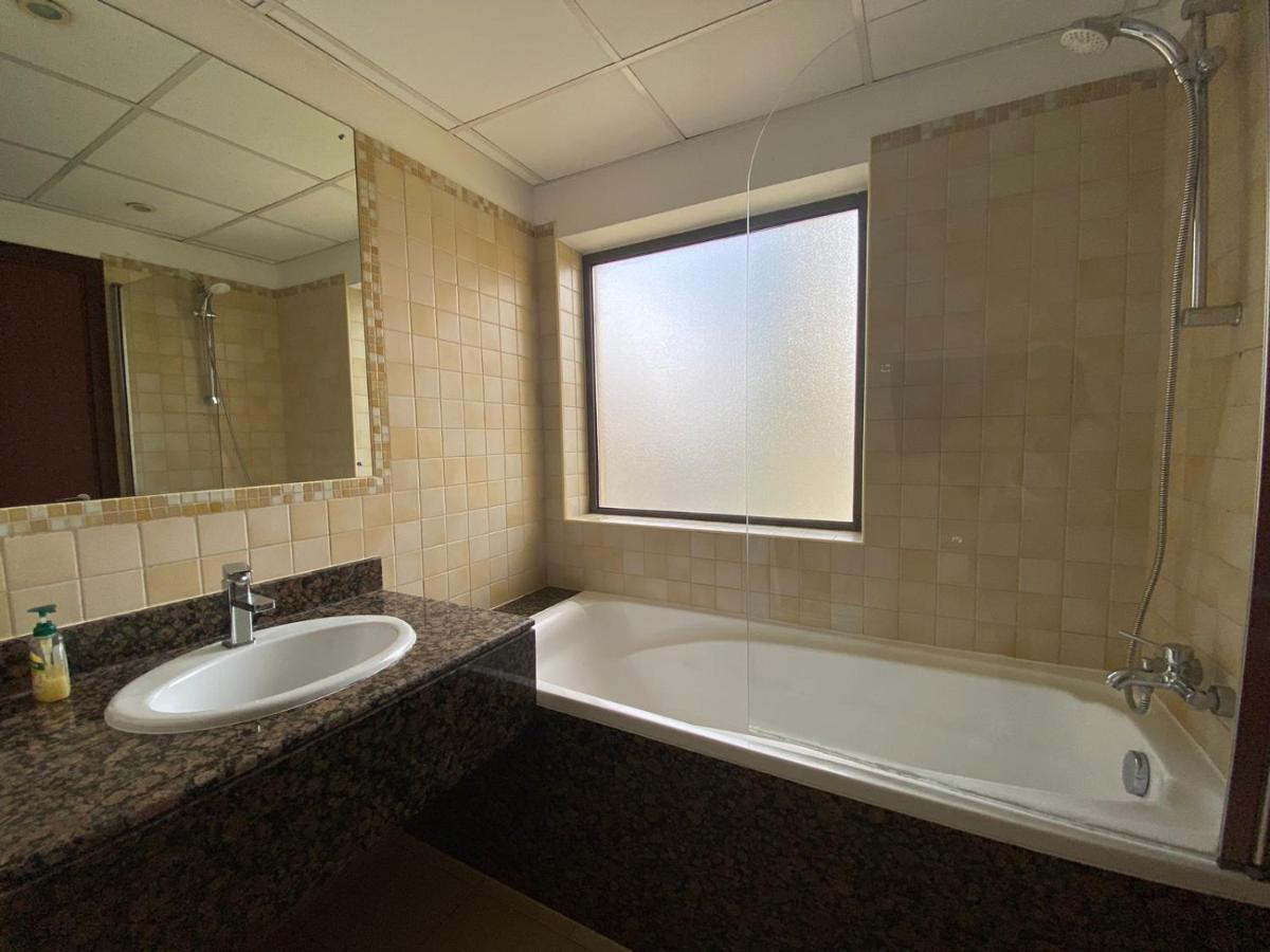 Al Mashreq Huge 2 Bedroom Rimal 1 ドバイ エクステリア 写真